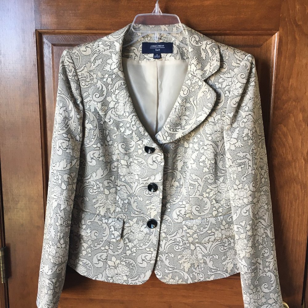 Jones Wear Suit Jacket  Champagne and Black Brocade Size 6  Black Buttons